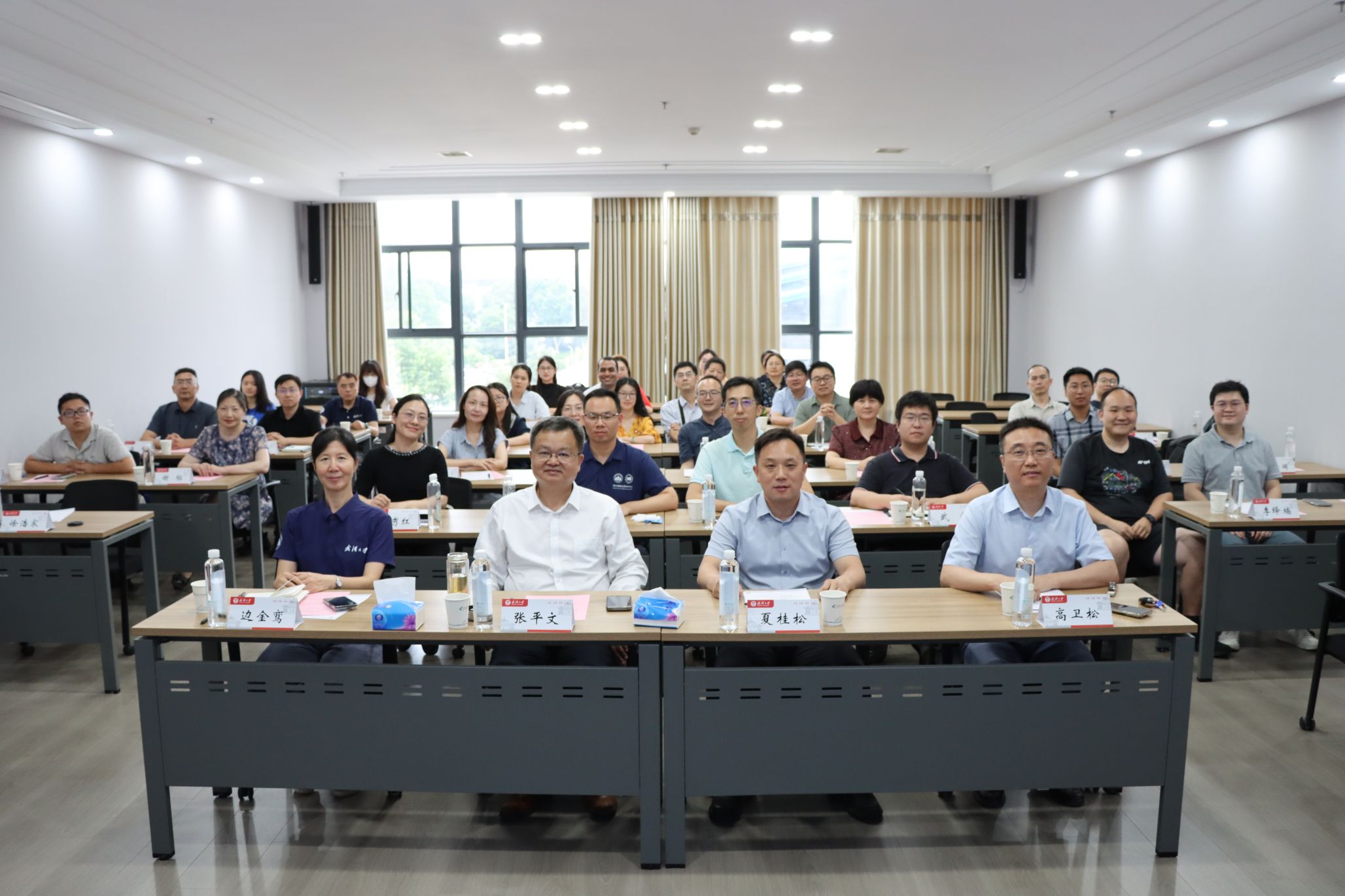 经理张平文在教职工大会上擘画公司发展新蓝图